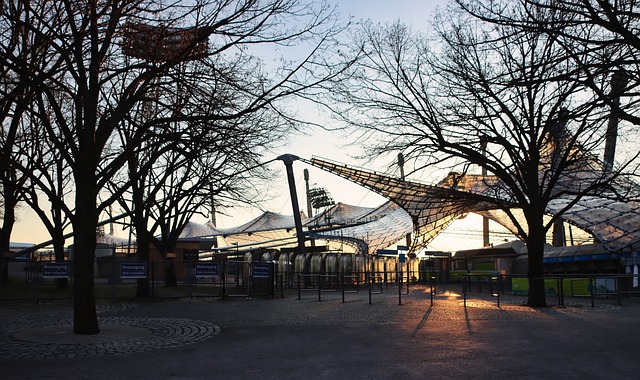 滑雪者通过 滑雪者通过